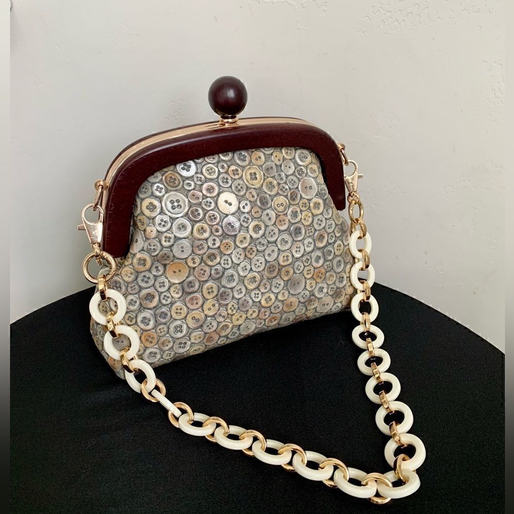 Handmade Genuine Leather Relief Button Pattern Push-lock Clutch/Crossbody - Picture 3 of 16